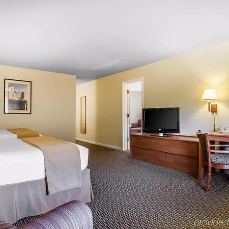 Quality Inn & Suites At Coos Bay North Bend Exterior photo